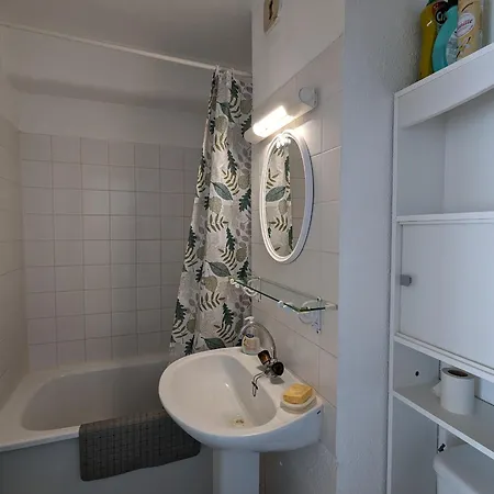 Centre : T2 Avec Loggia, Parking Securise Et Proche - Fr-1-420-61 Apartment *