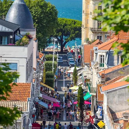 Centre : T2 Avec Loggia, Parking Sécurisé Et Proche - Fr-1-420-61 Apartamento Arcachón