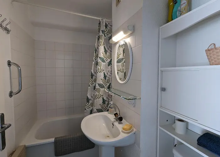 Centre : T2 Avec Loggia, Parking Securise Et Proche - Fr-1-420-61 Apartamento *