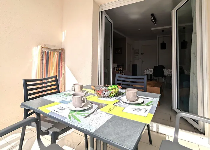 Centre : T2 Avec Loggia, Parking Securise Et Proche - Fr-1-420-61 *