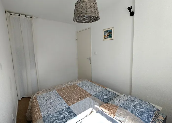 Centre : T2 Avec Loggia, Parking Securise Et Proche - Fr-1-420-61