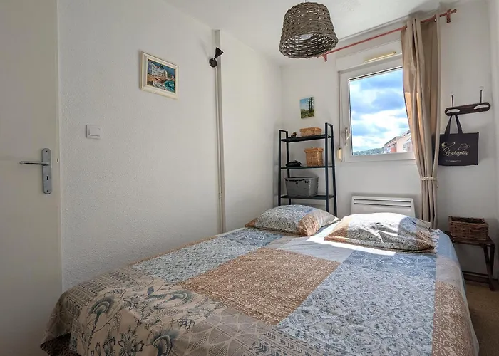 Centre : T2 Avec Loggia, Parking Securise Et Proche - Fr-1-420-61 Apartamento