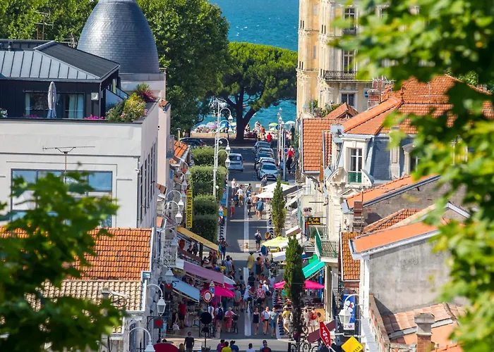 Centre : T2 Avec Loggia, Parking Sécurisé Et Proche - Fr-1-420-61 Apartamento Arcachón